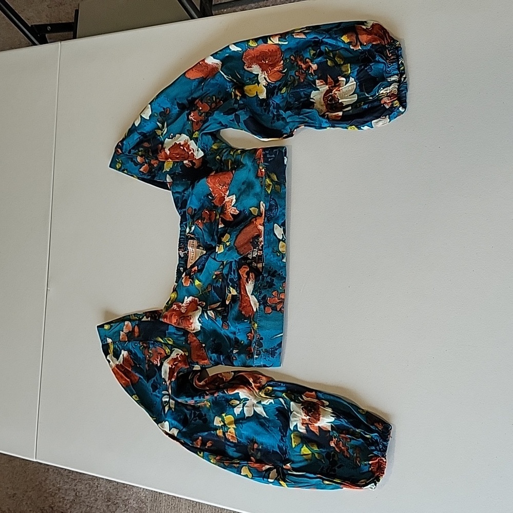 NWT BOG Collective blue floral crop top size small